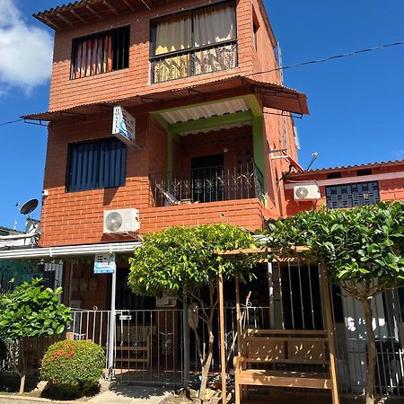 Mi Pueblo Natal Aptos Y Habitaciones Necoclí المظهر الخارجي الصورة